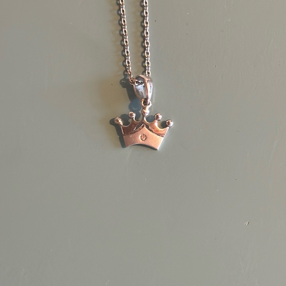 Crown Pendant Necklace. Sterling Silver. Diamond.